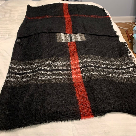 Soft wrap one size. Never worn - Picture 5 of 12